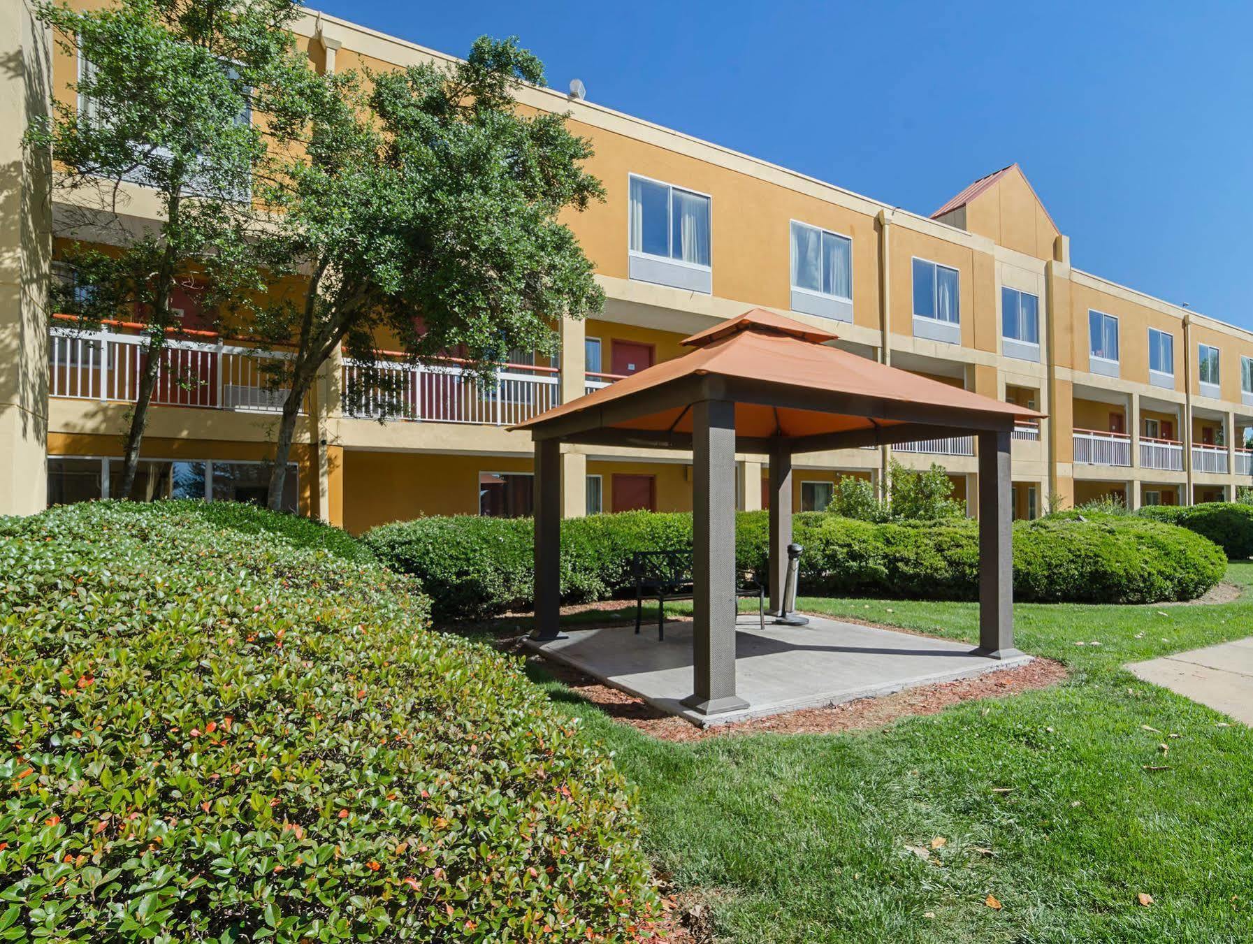 Surestay Plus Hotel By Best Western Durham Medical Center Esterno foto